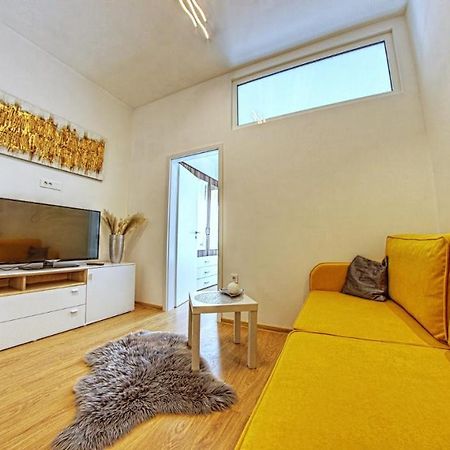 Caligula City Center Apartment Пула Экстерьер фото