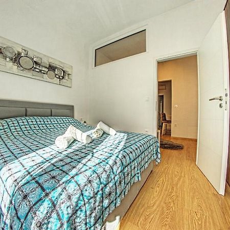 Caligula City Center Apartment Пула Экстерьер фото