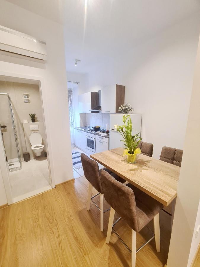 Caligula City Center Apartment Пула Экстерьер фото
