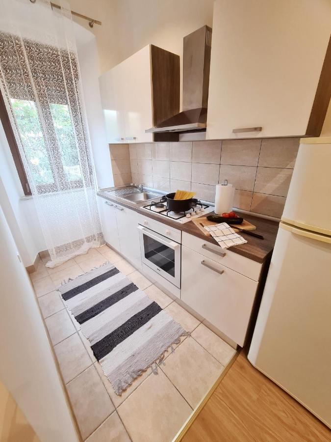 Caligula City Center Apartment Пула Экстерьер фото