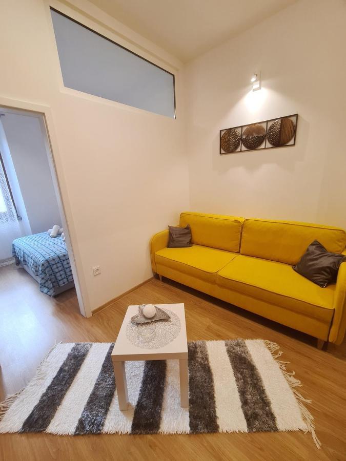Caligula City Center Apartment Пула Экстерьер фото