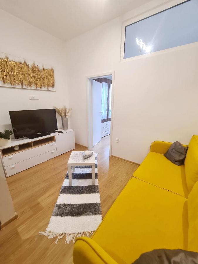 Caligula City Center Apartment Пула Экстерьер фото
