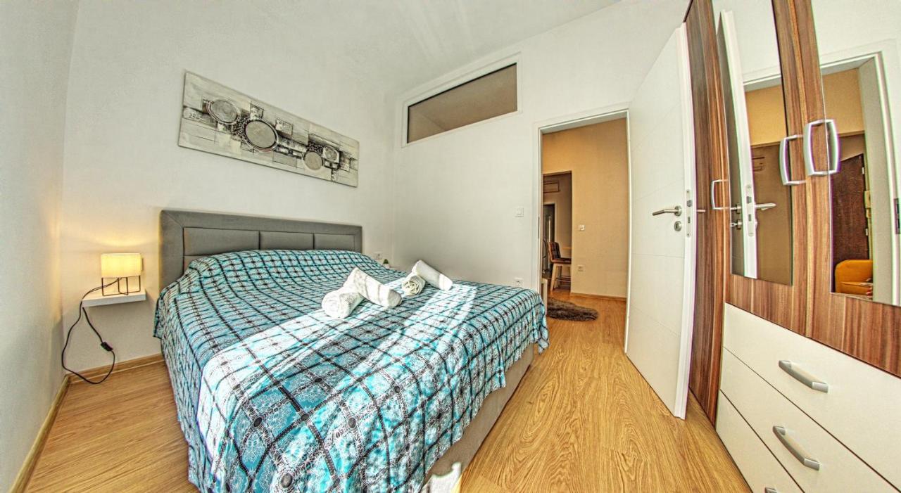 Caligula City Center Apartment Пула Экстерьер фото