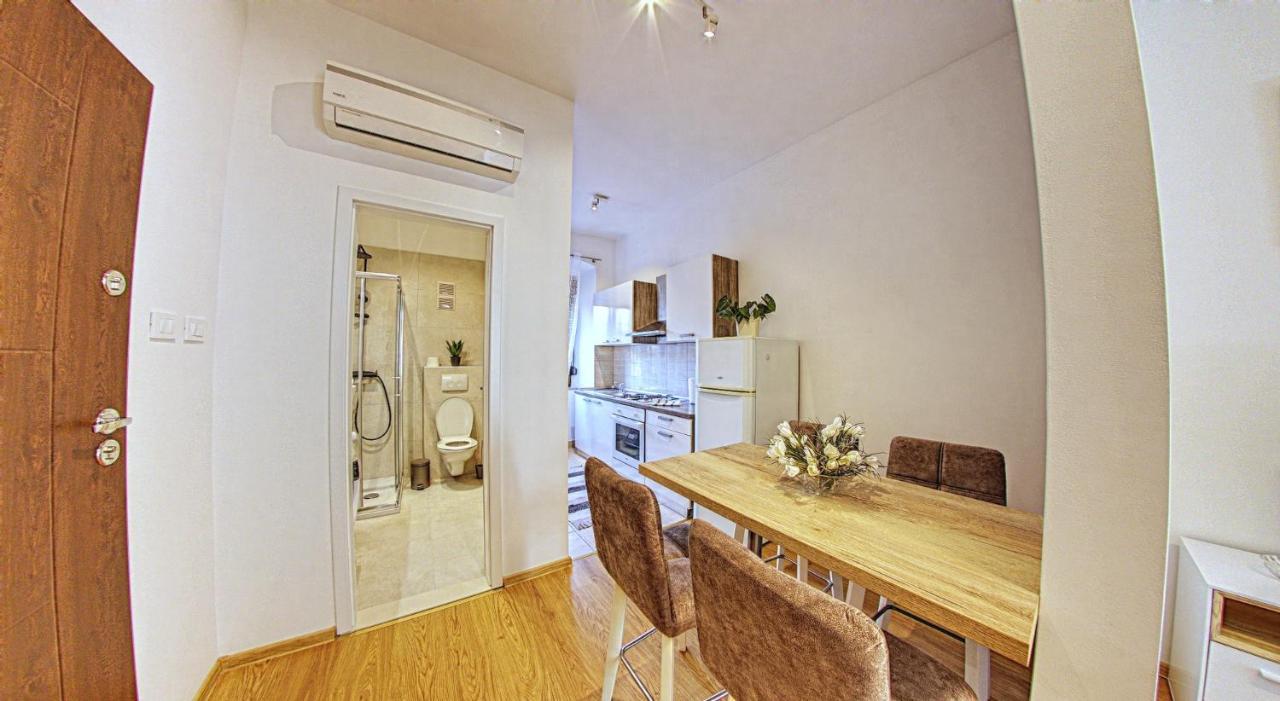 Caligula City Center Apartment Пула Экстерьер фото